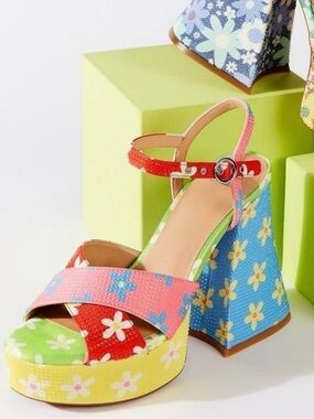 Gianni Bini Floral  platform sandal